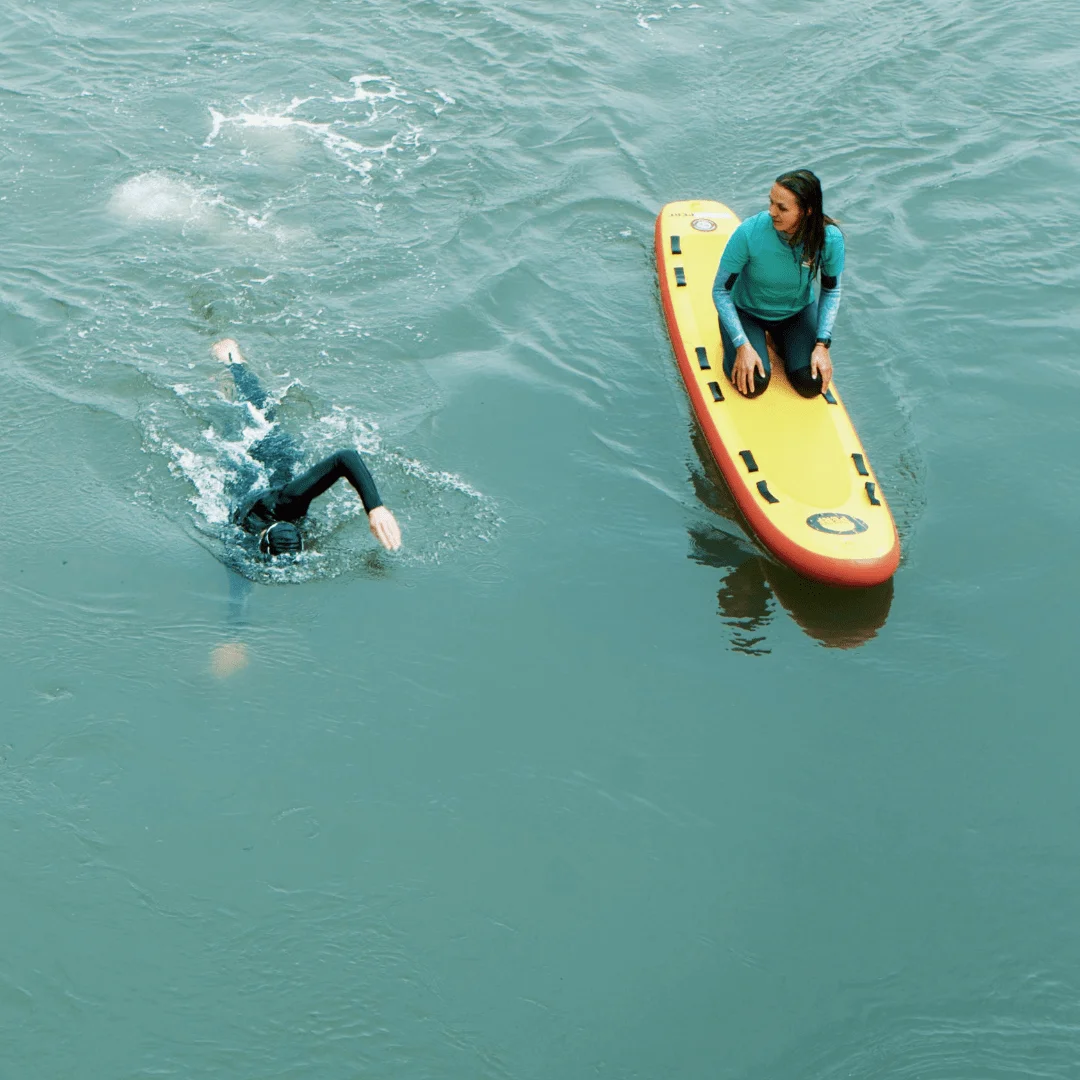Nage dans le canal d'Hossegor © Claire Burel